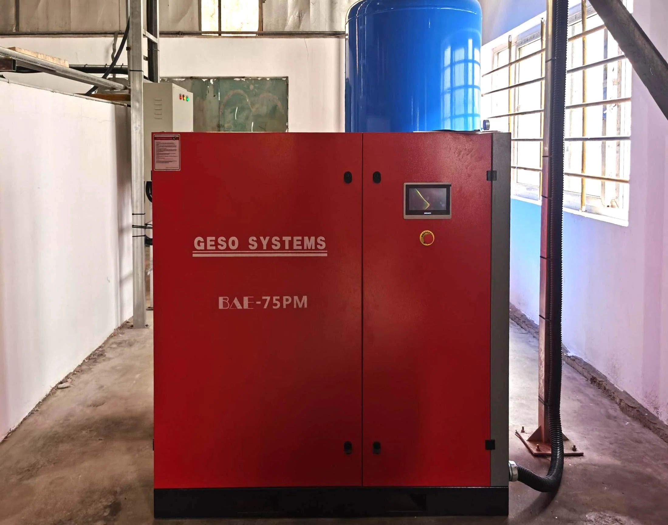 75kW решение за винтов компресор за производство на химикали и покрития